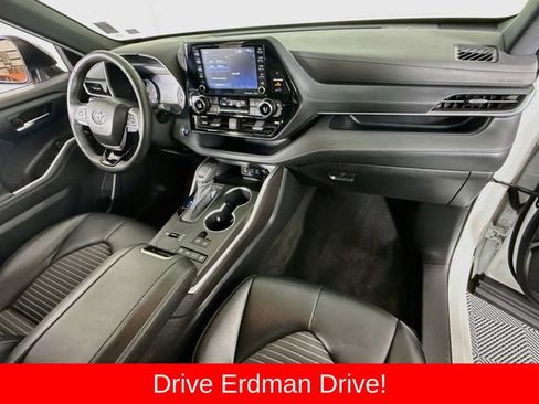 Used 2022 Toyota Highlander XSE FWD image 26