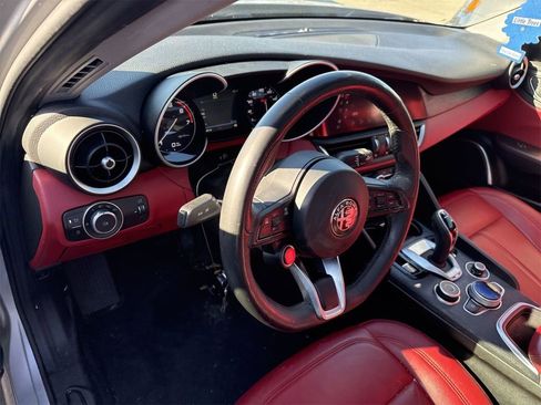 Used 2021 Alfa Romeo Giulia Sprint w/ Nero Edizione image 4