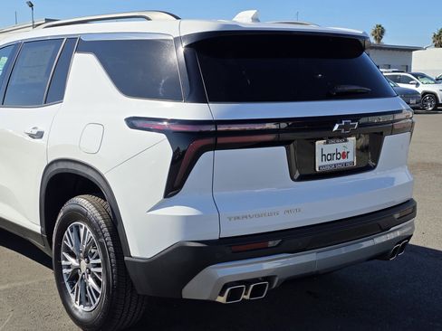 New 2025 Chevrolet Traverse LT w/ Driver Confidence Package image 11