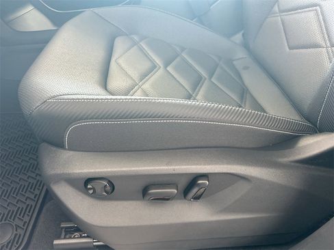 New 2025 Volkswagen Atlas Cross Sport SE image 13