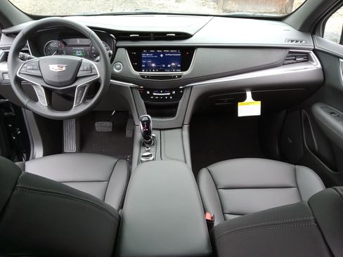 New 2026 Cadillac XT5 Luxury image 13