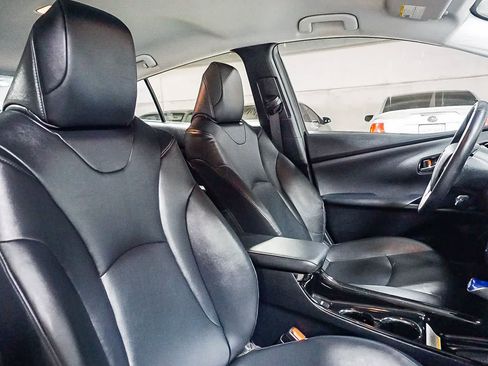 Certified 2019 Toyota Prius Prime Advanced w/ Carpet Mat Package image 16