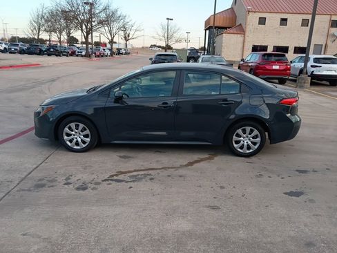 Used 2025 Toyota Corolla LE image 4