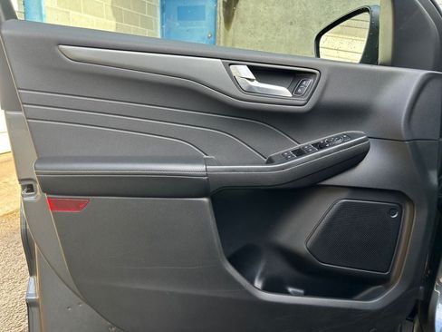 Used 2025 Ford Escape SE FWD image 20