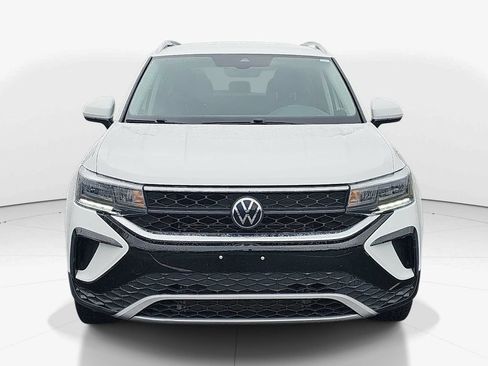 Used 2024 Volkswagen Taos SE FWD image 12