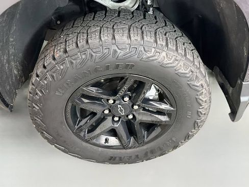 Used 2023 Chevrolet Silverado 1500 Custom Trail Boss w/ LPO, Dark Essentials Package AWD/4WD image 30