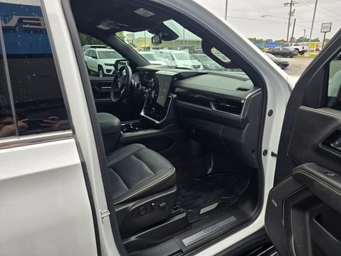 Used 2025 GMC Yukon Elevation w/ LPO, Elevation Black Package RWD image 48