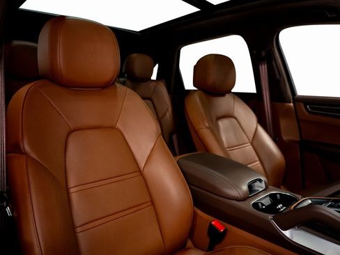 Used 2021 Porsche Cayenne Turbo image 29