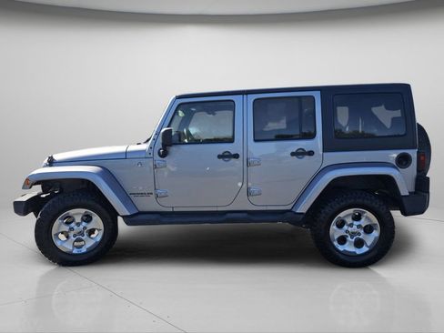 Used 2013 Jeep Wrangler Unlimited Sahara AWD/4WD image 20