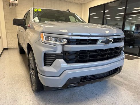 Used 2024 Chevrolet Silverado 1500 RST w/ Z71 Off-Road Package AWD/4WD image 33