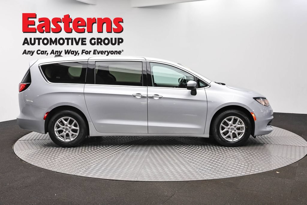 Used 2023 Chrysler Voyager LX FWD image 5