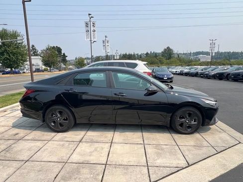 Used 2023 Hyundai Elantra SEL FWD image 4