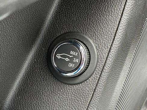 Used 2022 Chevrolet Traverse LT AWD/4WD image 7