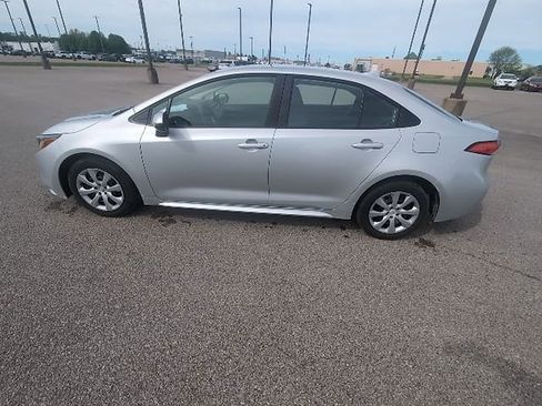 Certified 2025 Toyota Corolla LE image 9