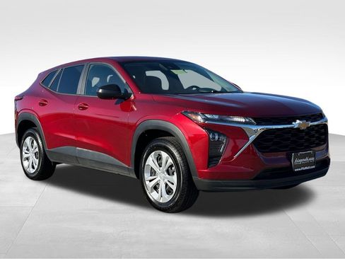 Used 2024 Chevrolet Trax LS image 1