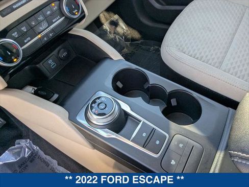 Certified 2022 Ford Escape SE w/ SE Sport Appearance Package image 18