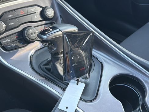 Used 2019 Dodge Challenger SXT image 18