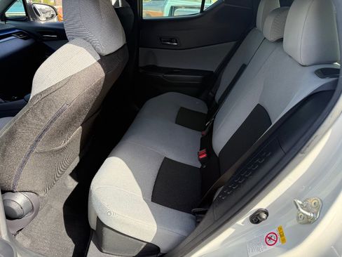 Used 2019 Toyota C-HR XLE FWD image 13