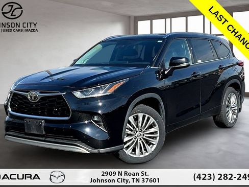 Used 2021 Toyota Highlander Platinum AWD/4WD image 1