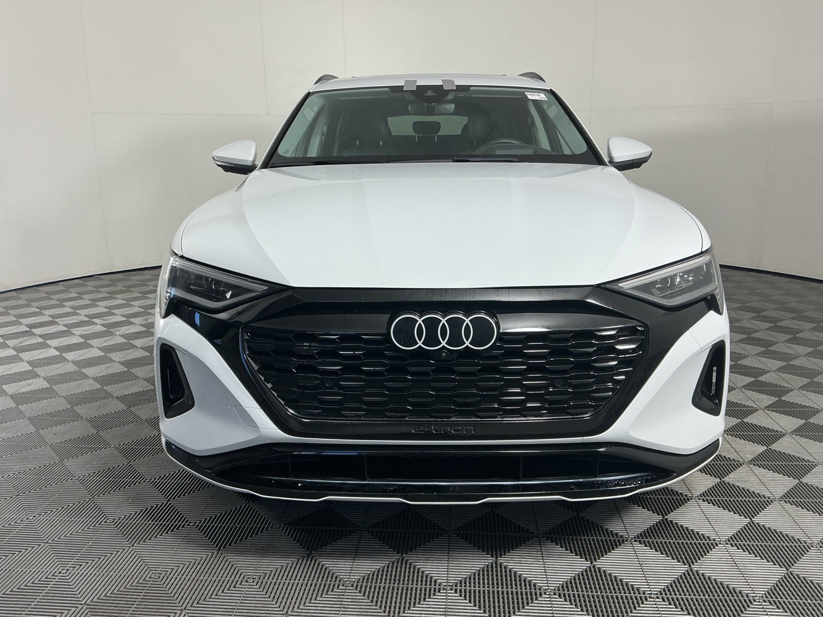 Used 2024 Audi Q8 e-tron Prestige w/ Prestige Package AWD/4WD image 2