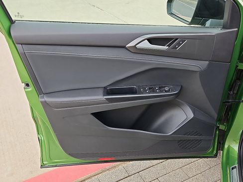 Certified 2025 Volkswagen Taos SE image 13