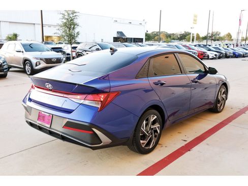 Certified 2025 Hyundai Elantra Sport image 9