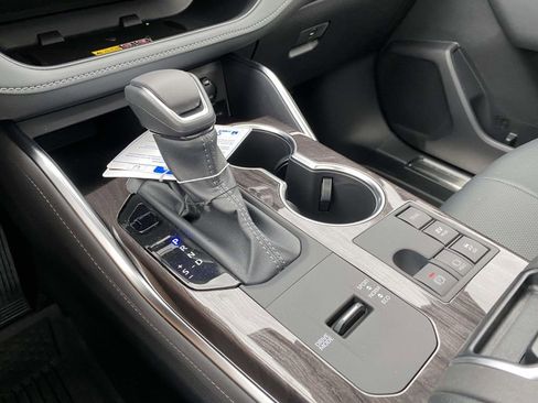 New 2026 Toyota Highlander Platinum AWD/4WD image 22