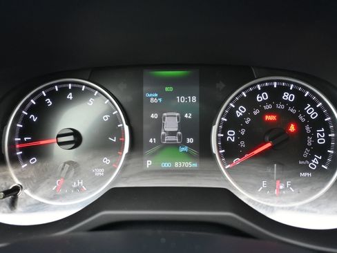 Used 2022 Toyota RAV4 LE FWD image 11