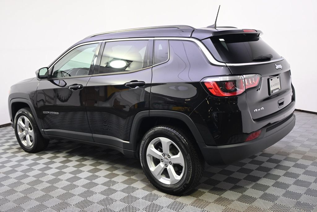 Used 2018 Jeep Compass Latitude w/ Popular Equipment Group AWD/4WD image 3