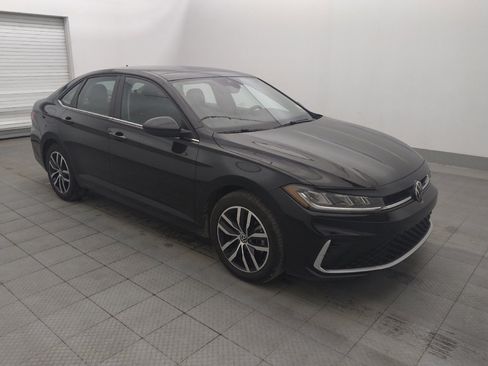 Used 2025 Volkswagen Jetta SE FWD image 11