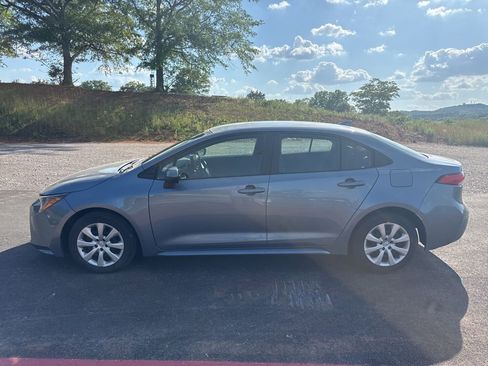Used 2024 Toyota Corolla LE FWD image 2