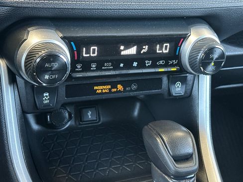 Certified 2021 Toyota RAV4 XLE FWD image 19