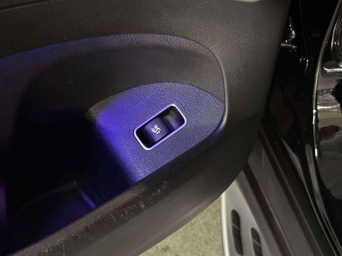 Used 2022 Mercedes-Benz GLE 350 4MATIC w/ Premium Package image 17