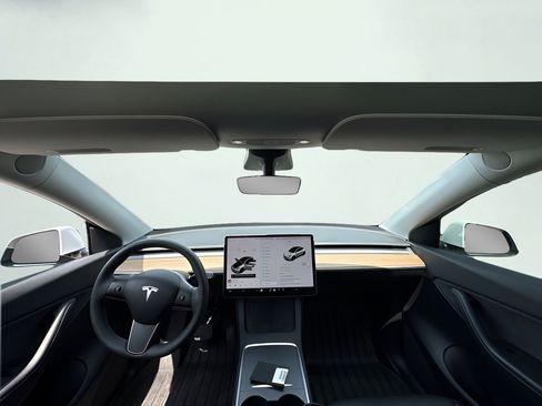 Used 2021 Tesla Model Y Long Range AWD/4WD image 2