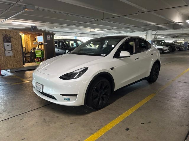 Used 2024 Tesla Model Y Long Range RWD image 2