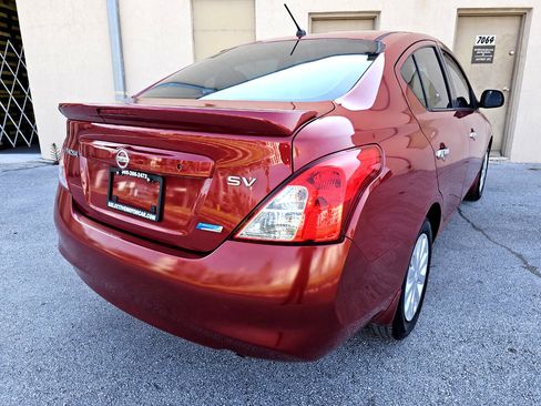 Used 2013 Nissan Versa SV image 2