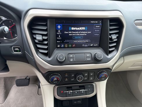 Used 2023 GMC Acadia Denali w/ Denali Ultimate Package FWD image 30