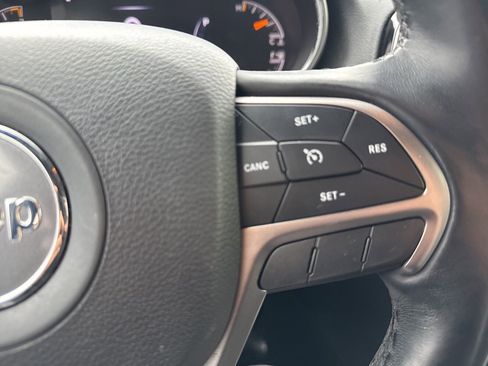 Used 2019 Jeep Grand Cherokee Limited image 24