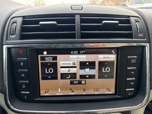 Used 2018 Lincoln Continental Select image 26