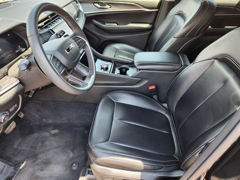 Used 2023 Jeep Grand Cherokee Limited AWD/4WD image 11