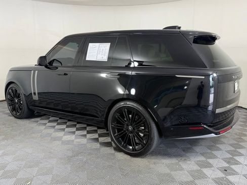 Used 2025 Land Rover Range Rover SE AWD/4WD image 4