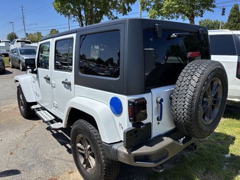 Used 2016 Jeep Wrangler Unlimited Sahara AWD/4WD image 6