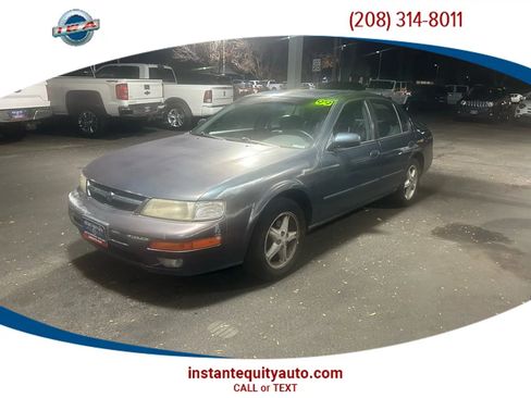 Used 1999 Nissan Maxima GLE image 1
