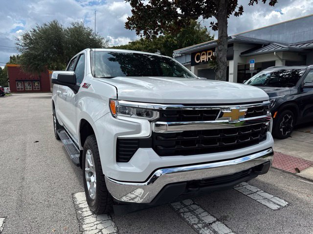 Used 2025 Chevrolet Silverado 1500 LT AWD/4WD image 2