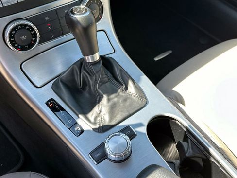 Used 2015 Mercedes-Benz SLK 250 image 16