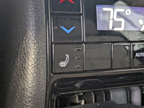 Used 2023 Jeep Grand Cherokee L Limited w/ Luxury Tech Group II image 15