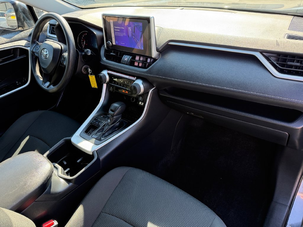 Used 2025 Toyota RAV4 LE AWD/4WD image 17
