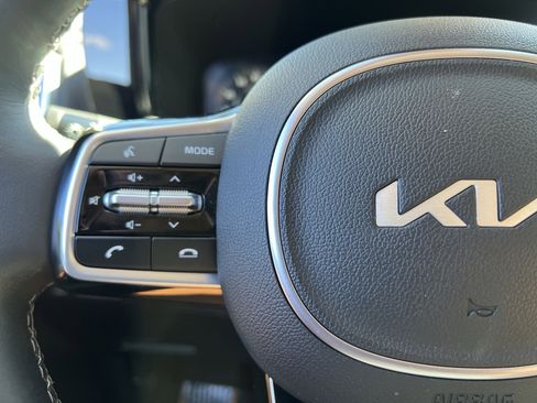 Used 2023 Kia Sorento SX Prestige image 19