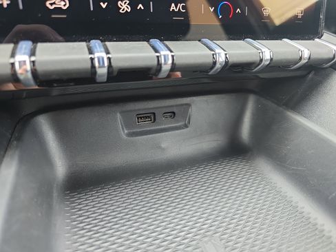 Used 2026 GMC Terrain Elevation w/ Black Edition image 32