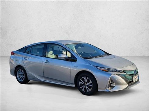 Used 2017 Toyota Prius Prime Advanced image 3